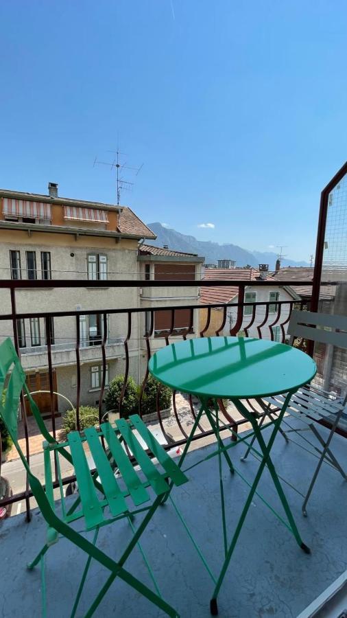 Le Bout Du Lac Studio Renove Avec Balcon Et Vue Sur La Montagne Annecy Buitenkant foto
